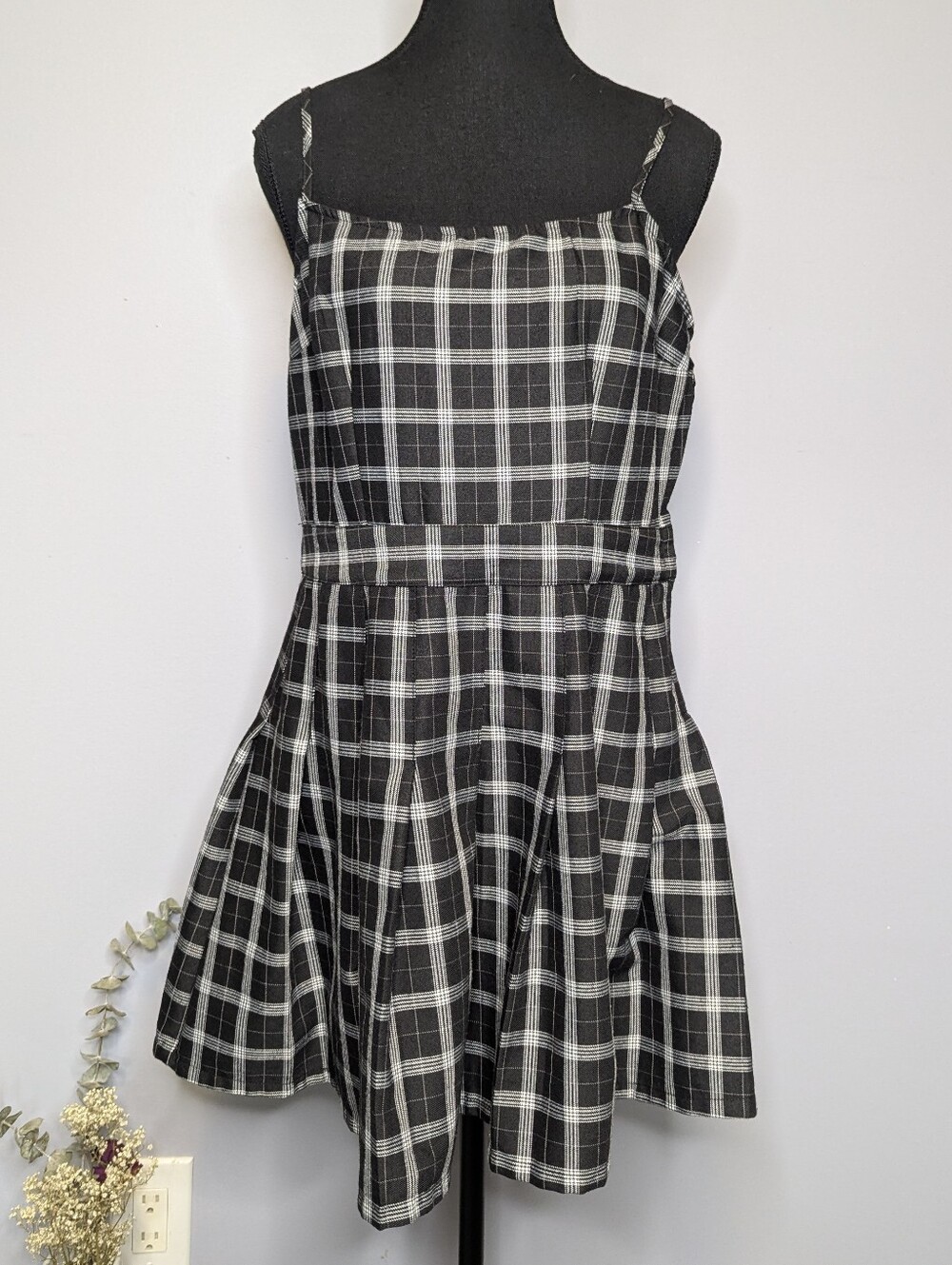 H&M Divided Black & White Plaid Pleated Cami Skater Mini Dress M